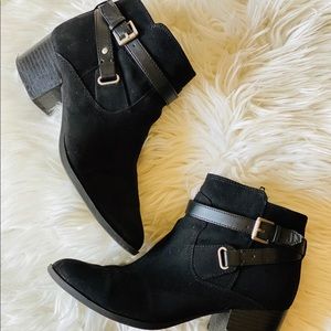 UNISA black booties size 7 1/2